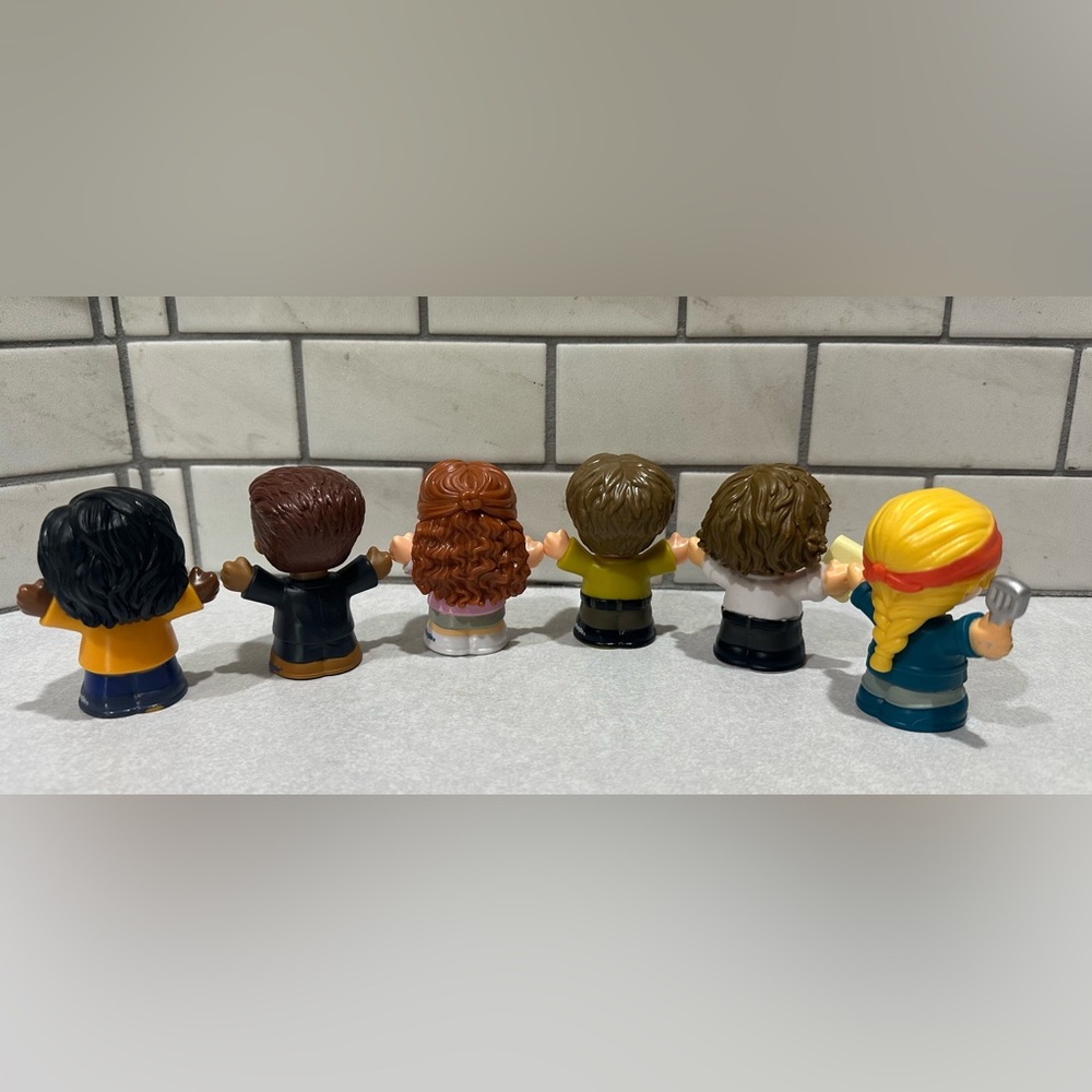 Fisher Price Little People Lot. Includes The Office Figure Set, Jim, Pam, Dwigh - Picture 3 of 11